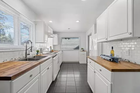 Kitchen - 3129 E 34th Ave, Spokane, WA 99223 photo 1 of 6