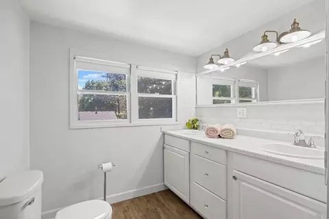 Bath - 3129 E 34th Ave, Spokane, WA 99223 photo 3 of 4