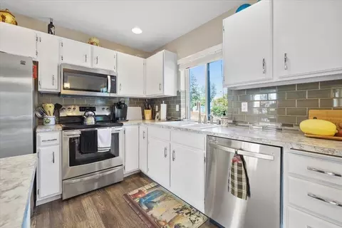 Kitchen - 4007 E 31st Ave, Spokane, WA 99223 photo 2 of 3