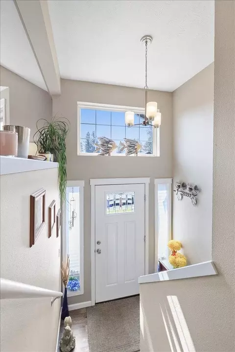 Entry Way - 4007 E 31st Ave, Spokane, WA 99223 photo 1 of 1