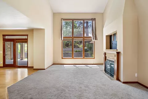 Living - 5606 E 14th Ave, Spokane Valley, WA 99212 photo 2 of 8