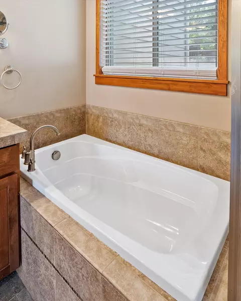Bath - 5606 E 14th Ave, Spokane Valley, WA 99212 photo 2 of 5