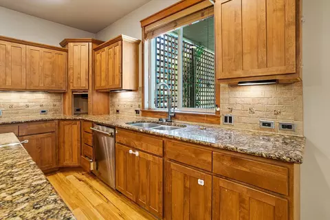 Kitchen - 5606 E 14th Ave, Spokane Valley, WA 99212 photo 3 of 5