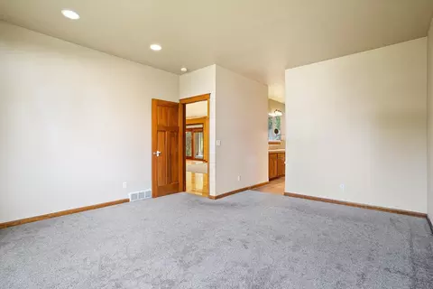 Living - 5606 E 14th Ave, Spokane Valley, WA 99212 photo 7 of 8