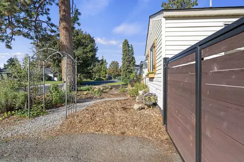 Exterior - 1121 E 33 Ave, Spokane, WA 99203 photo 5 of 14