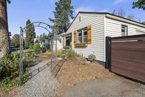 Exterior - 1121 E 33 Ave, Spokane, WA 99203 photo 4 of 14