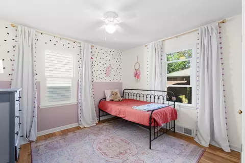 Bedroom - 1121 E 33 Ave, Spokane, WA 99203 photo 3 of 5