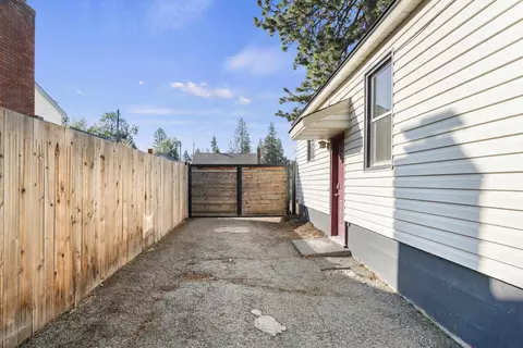 Exterior - 1121 E 33 Ave, Spokane, WA 99203 photo 14 of 14