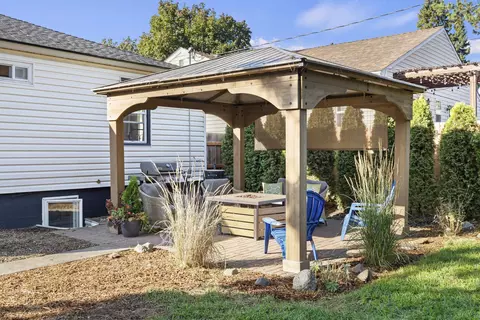 Exterior - 1121 E 33 Ave, Spokane, WA 99203 photo 9 of 14