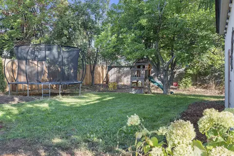 Exterior - 1121 E 33 Ave, Spokane, WA 99203 photo 11 of 14