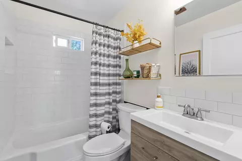 Bath - 1121 E 33 Ave, Spokane, WA 99203 photo 1 of 2