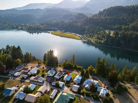 409 Pend Oreille Blvd, Metaline Falls, WA 99153