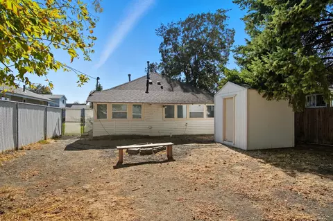 Exterior - 417 E Queen Ave, Spokane, WA 99207 photo 3 of 7