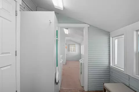 Entry Way - 417 E Queen Ave, Spokane, WA 99207 photo 1 of 2