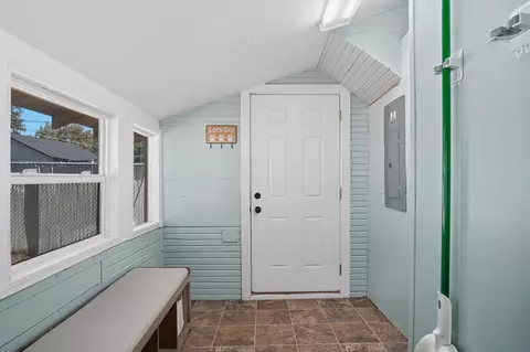 Entry Way - 417 E Queen Ave, Spokane, WA 99207 photo 2 of 2