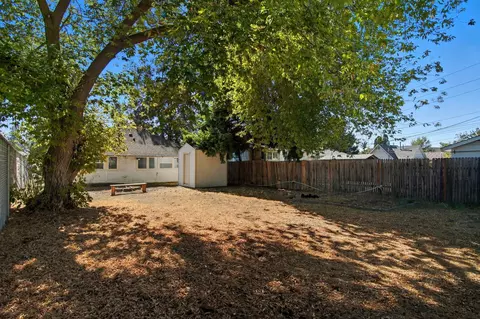 Exterior - 417 E Queen Ave, Spokane, WA 99207 photo 4 of 7