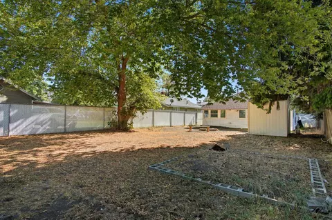 Exterior - 417 E Queen Ave, Spokane, WA 99207 photo 6 of 7