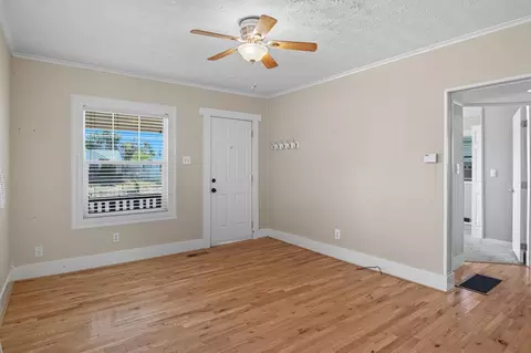 Living - 417 E Queen Ave, Spokane, WA 99207 photo 2 of 3