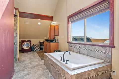 Bath - 3728 E Whittier Rd, Spangle, WA 99031 photo 4 of 7