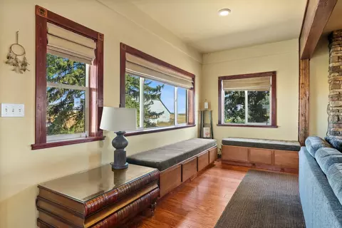 Entry Way - 3728 E Whittier Rd, Spangle, WA 99031 photo 3 of 7