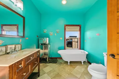 Bath - 3728 E Whittier Rd, Spangle, WA 99031 photo 3 of 7