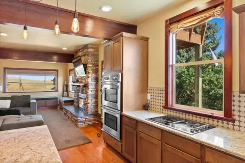 Kitchen - 3728 E Whittier Rd, Spangle, WA 99031 photo 5 of 7