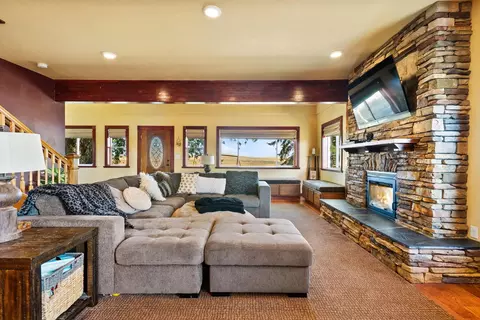 Living - 3728 E Whittier Rd, Spangle, WA 99031 photo 3 of 4