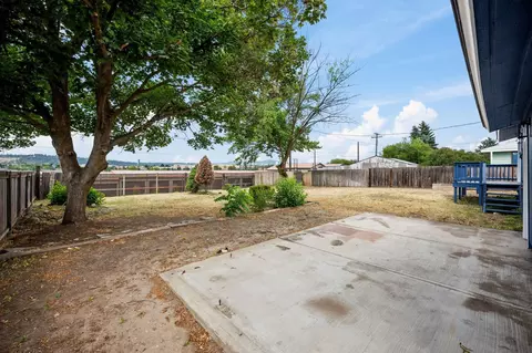Exterior - 11617 E Augusta Ave, Spokane Valley, WA 99206 photo 4 of 8