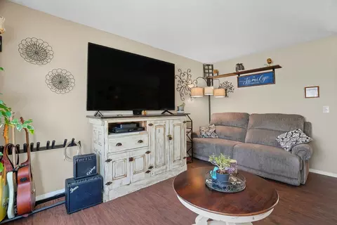 Living - 10610 E Baldwin Ave, Spokane Valley, WA 99206 photo 2 of 2
