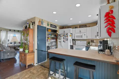 Kitchen - 10610 E Baldwin Ave, Spokane Valley, WA 99206 photo 2 of 3