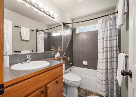 Bath - 421 E Parker Dr, Colbert, WA 99005 photo 3 of 4