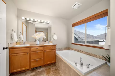 Bath - 421 E Parker Dr, Colbert, WA 99005 photo 1 of 4
