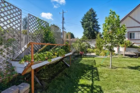 Exterior - 3316 E 35th Ave, Spokane, WA 99223 photo 13 of 17