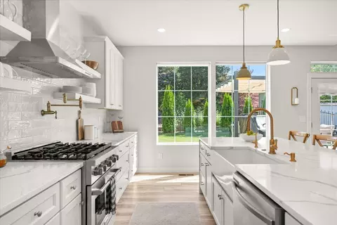Kitchen - 4620 E 43rd Ave, Spokane, WA 99223 photo 4 of 5