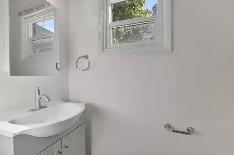 Bath - 1104 E 29th Ave, Spokane, WA 99203 photo 2 of 2