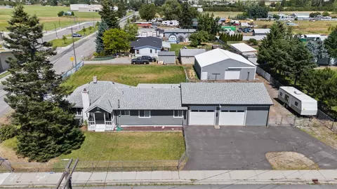 26301 E Rowan Ave, Newman Lake, WA 99025