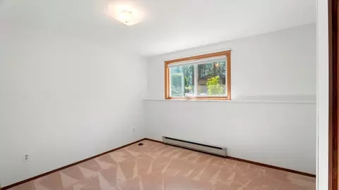 Bedroom - 815 E Bedivere Dr, Spokane, WA 99218 photo 6 of 8