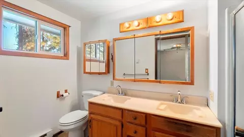 Bath - 815 E Bedivere Dr, Spokane, WA 99218 photo 1 of 3