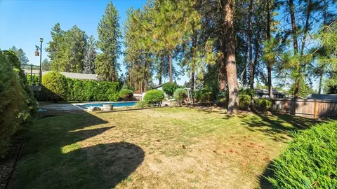 Exterior - 815 E Bedivere Dr, Spokane, WA 99218 photo 3 of 5