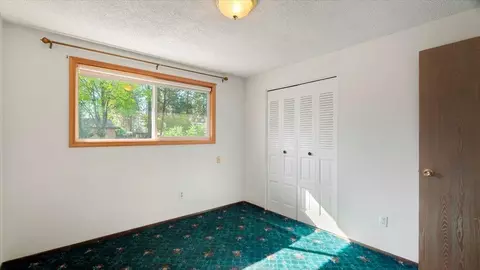 Bedroom - 815 E Bedivere Dr, Spokane, WA 99218 photo 4 of 8