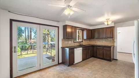 Kitchen - 815 E Bedivere Dr, Spokane, WA 99218 photo 1 of 4