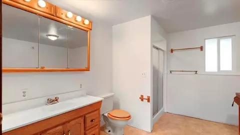 Bath - 815 E Bedivere Dr, Spokane, WA 99218 photo 3 of 3
