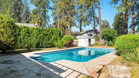 Exterior - 815 E Bedivere Dr, Spokane, WA 99218 photo 5 of 5