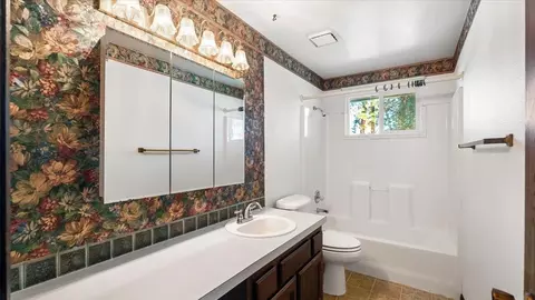 Bath - 815 E Bedivere Dr, Spokane, WA 99218 photo 2 of 3