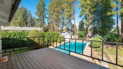 Exterior - 815 E Bedivere Dr, Spokane, WA 99218 photo 2 of 5