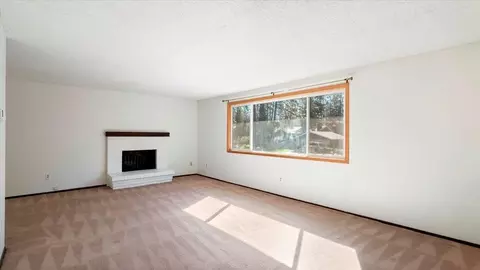 Living - 815 E Bedivere Dr, Spokane, WA 99218 photo 1 of 8