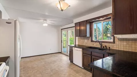 Kitchen - 815 E Bedivere Dr, Spokane, WA 99218 photo 4 of 4