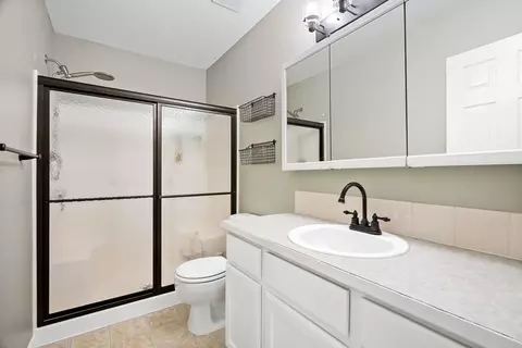 Bath - 513 E Handy Rd, Colbert, WA 99005 photo 1 of 3