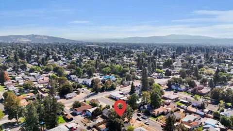 View/Area - 407 E Sanson Ave, Spokane, WA 99207 photo 2 of 11