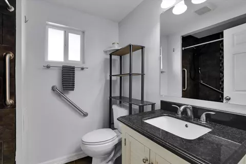 Bath - 407 E Sanson Ave, Spokane, WA 99207 photo 1 of 1
